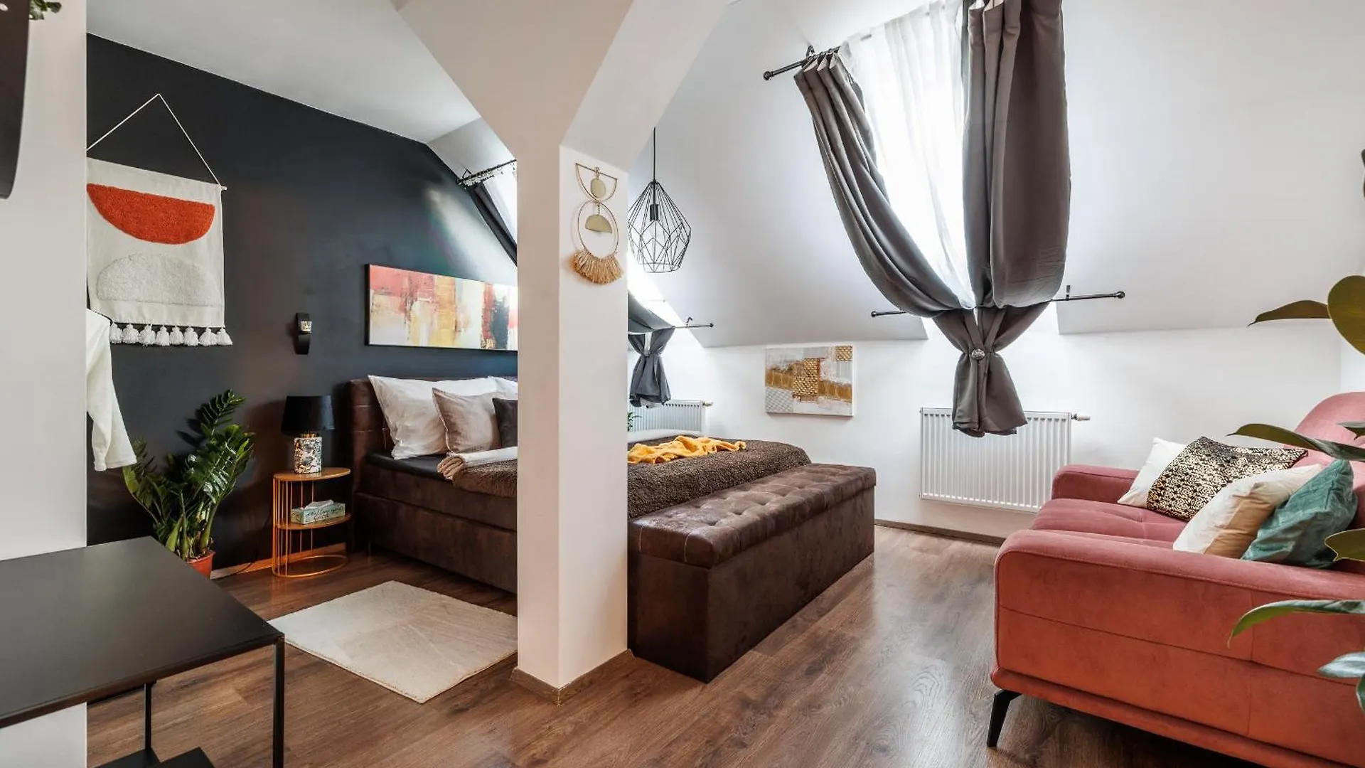 Apartamento Spacious Flat & Parking Possibility, 3 Stops To Wenceslav Square Praga