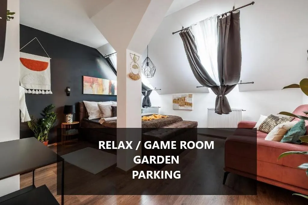 Spacious Flat & Parking Possibility, 3 Stops To Wenceslav Square Prag Tschechische Republik