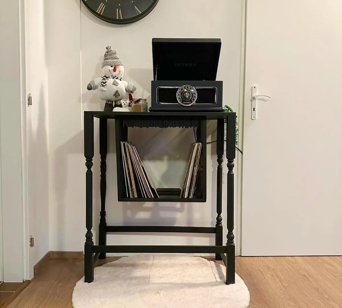Spacious Flat & Parking Possibility, 3 Stops To Wenceslav Square Prag Apartment